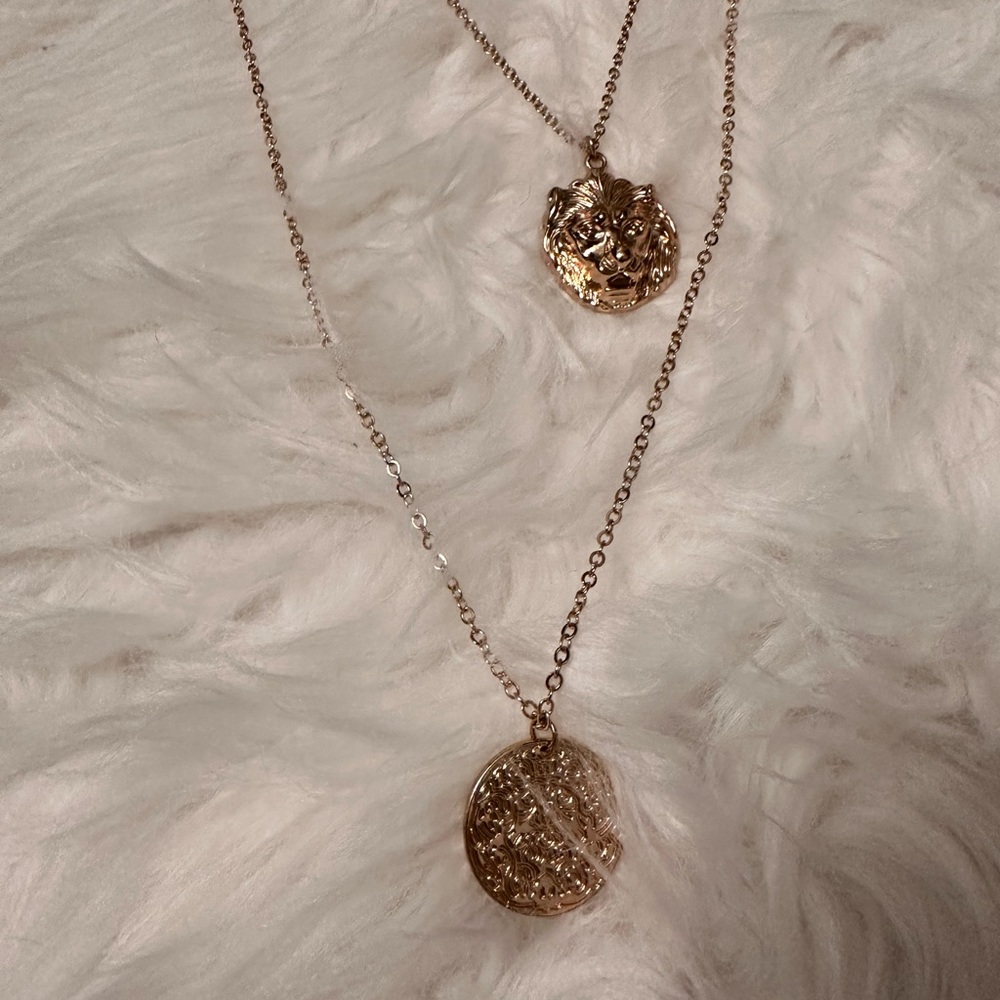 PrettyLittleThing Layered Lion Necklace - Picture 3 of 9